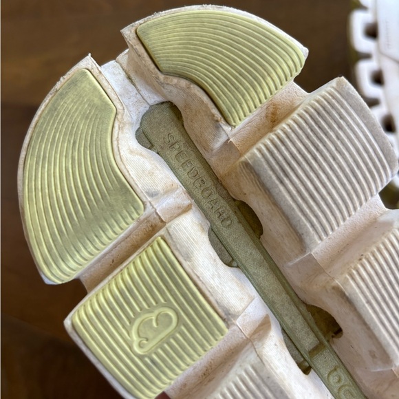 green on cloud tennis shoes - Picture 9 of 10